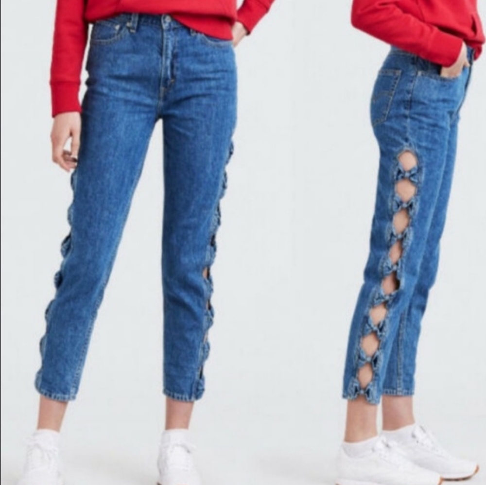 Levi Mom Jeans. Size 27